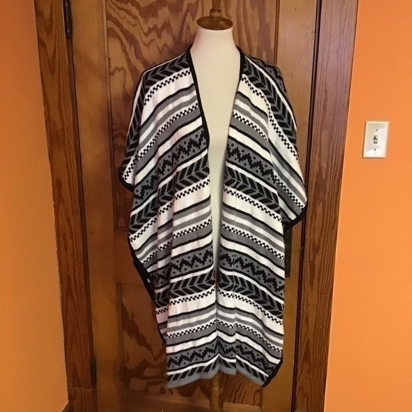 Southwest vibes oversized poncho sweater - Picture 9 of 10